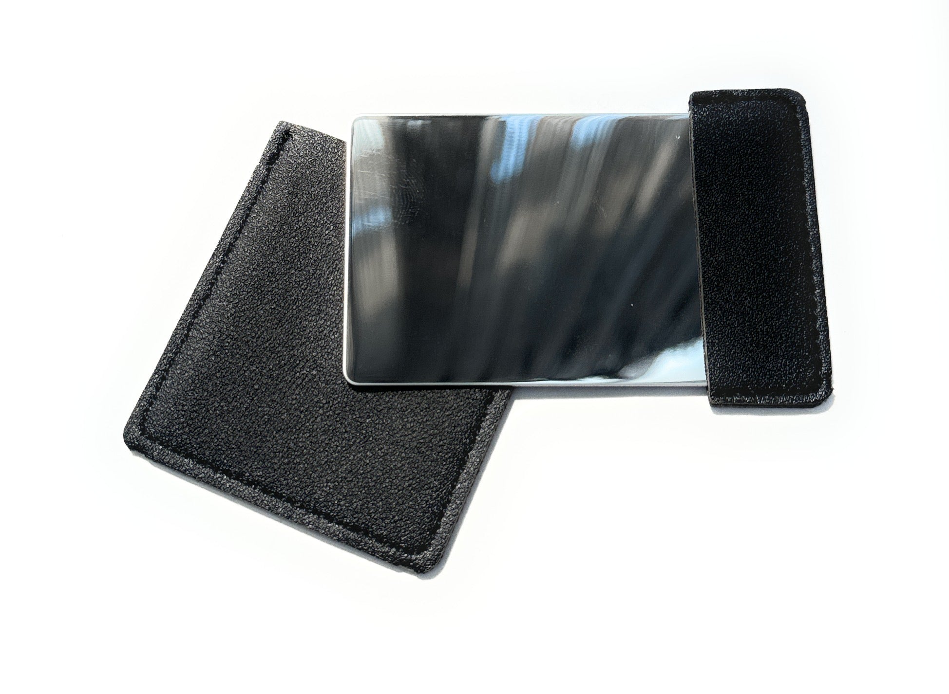 Mini mirror to-go in a black protective case - perfect base for on the go