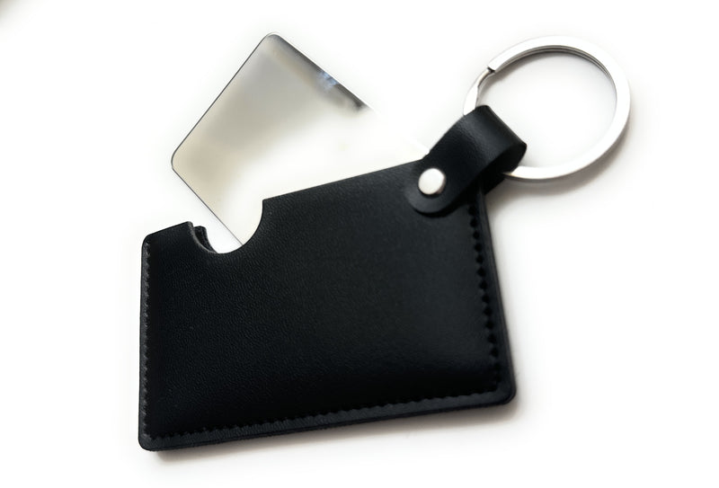 Mirror to-go in a black protective case with a key ring that can be folded out - the perfect base for on the go