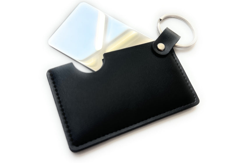 Mirror to-go in a black protective case with a key ring that can be folded out - the perfect base for on the go