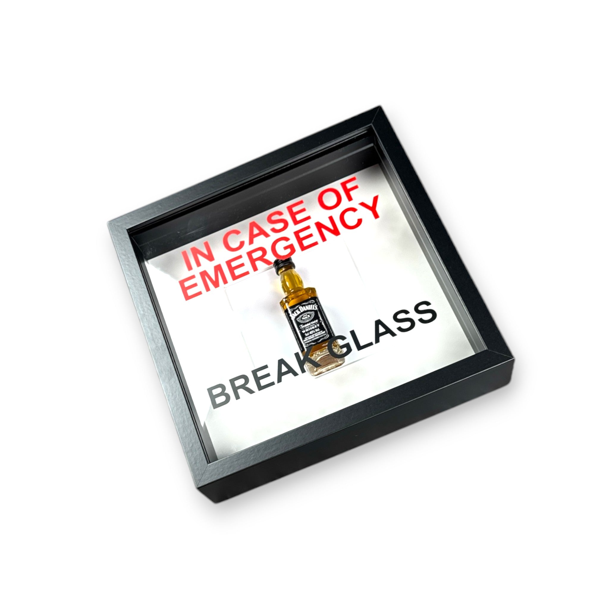 In Emergency Break Glass – Wandbild mit Jack Daniels im schwarzen Rahmen