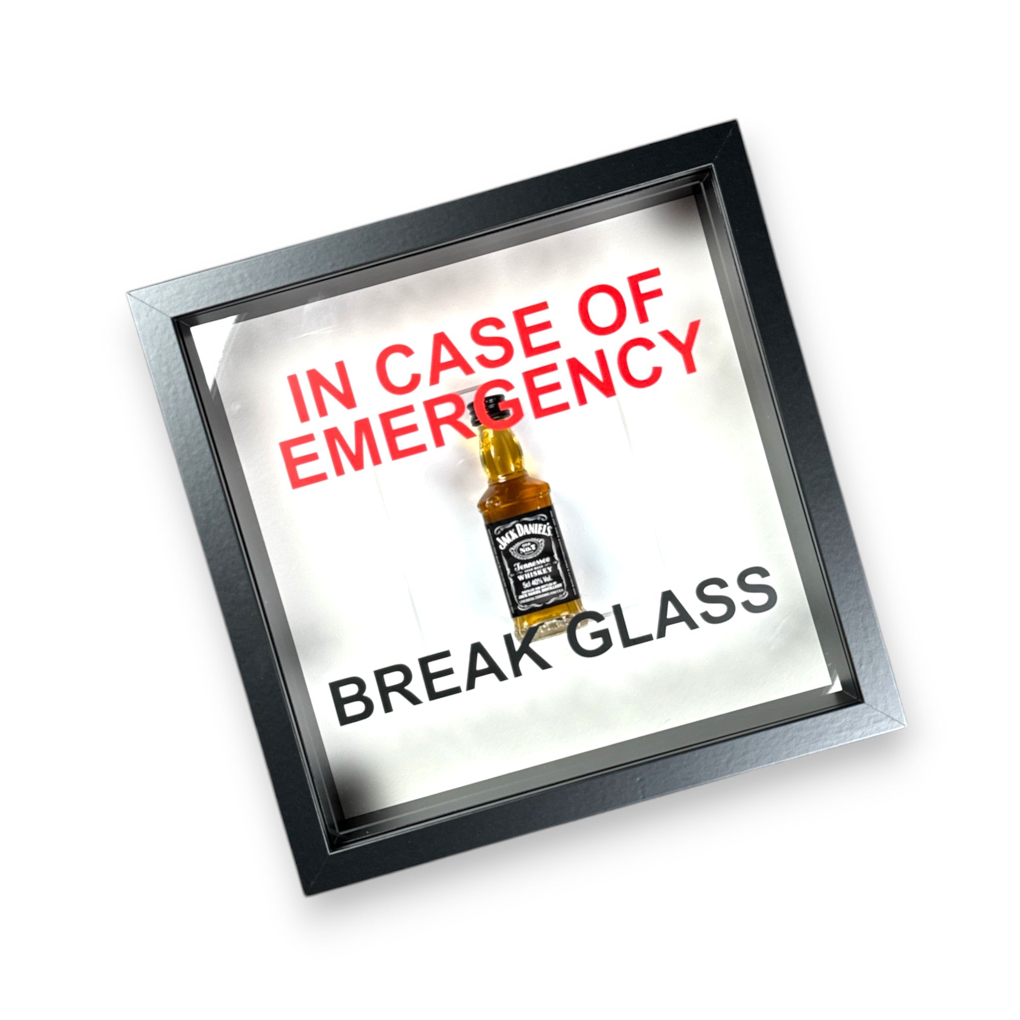 In Emergency Break Glass – Wandbild mit Jack Daniels im schwarzen Rahmen