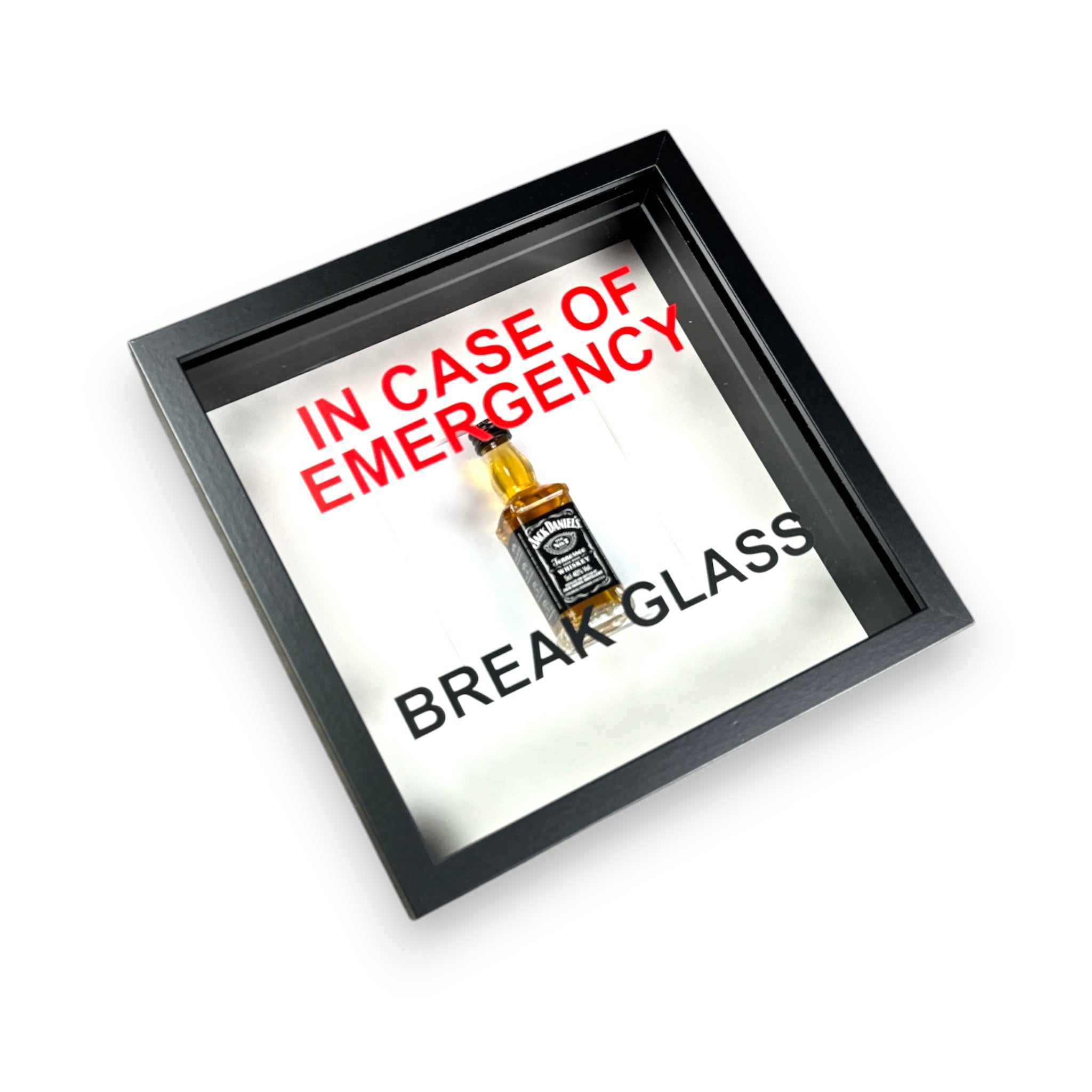 In Emergency Break Glass – Wandbild mit Jack Daniels im schwarzen Rahmen