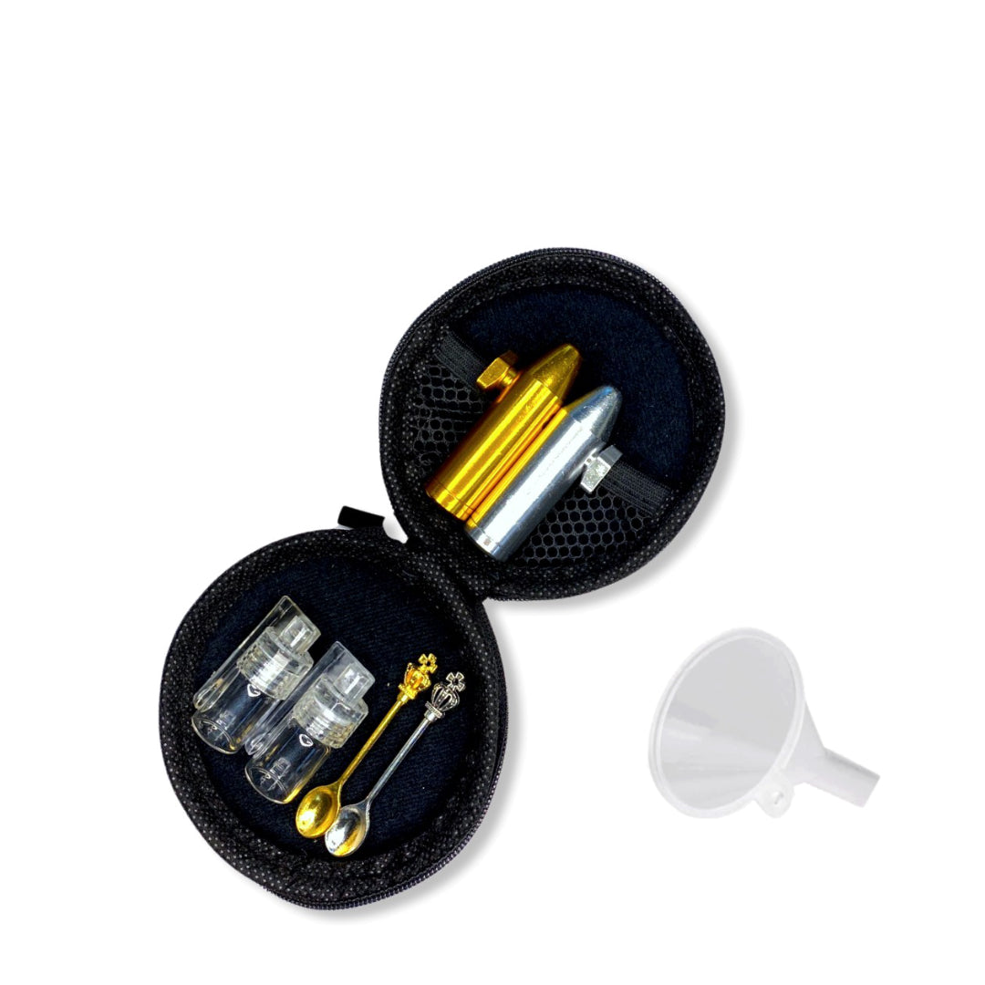 Set di tabacco da fiuto in hard case rotondo, incluso 2x dosatori in alluminio, 2x mini cucchiai a corona, 2x mini dosatori con cucchiaio apribile, 1x mini imbuto