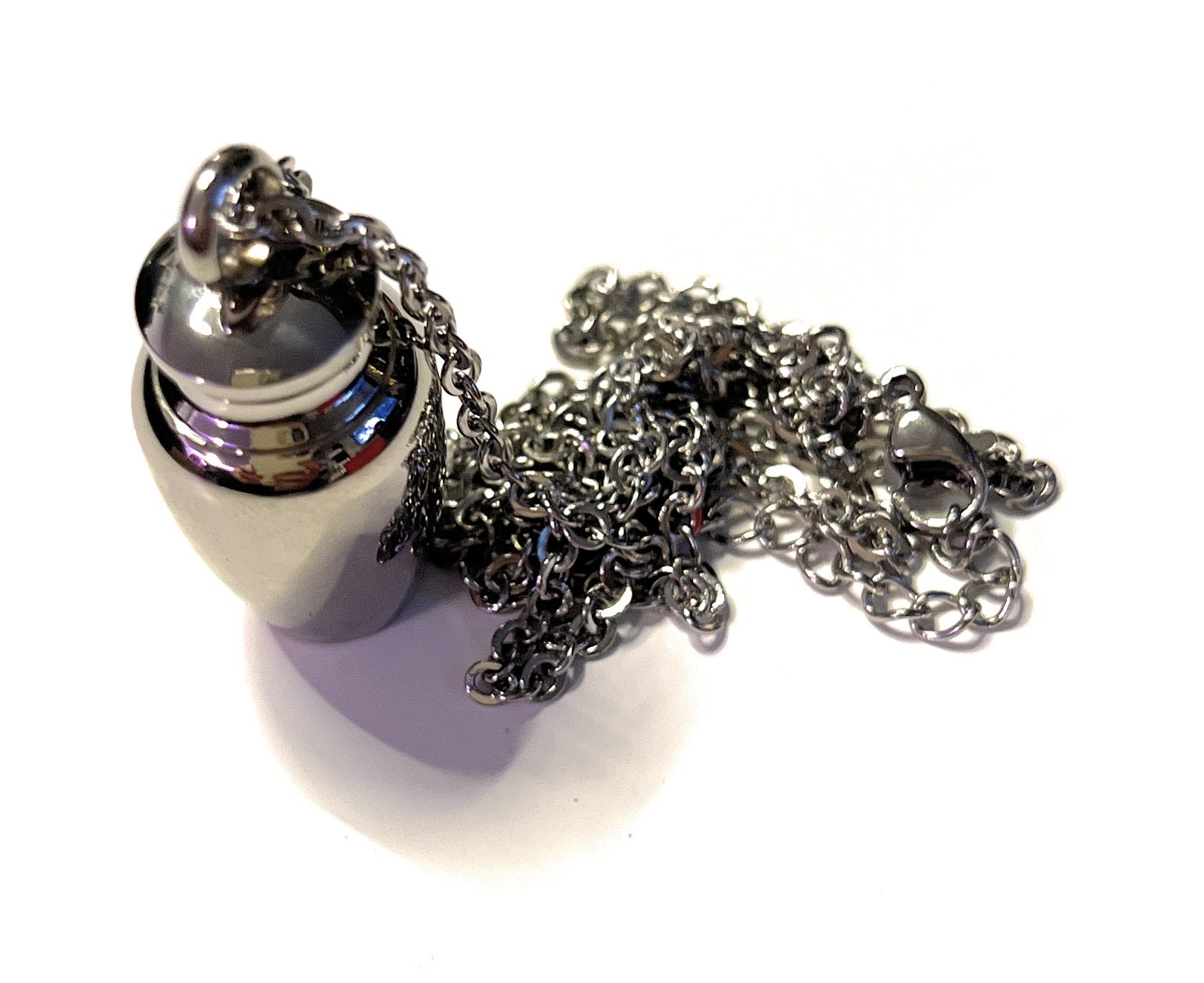 Noble necklace with refillable capsule – Silver