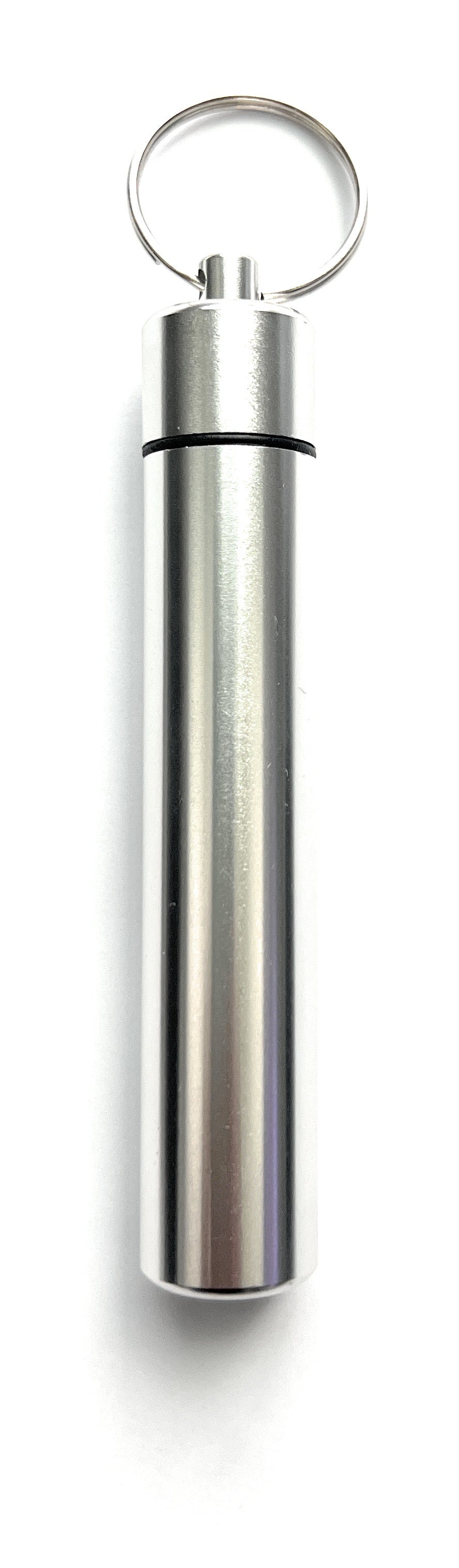 XL Aluminium-Pillenbox met Sleutelhanger – Zilver, incl. Zwart Matt-Roestbuis & Zilveren Lepel V5