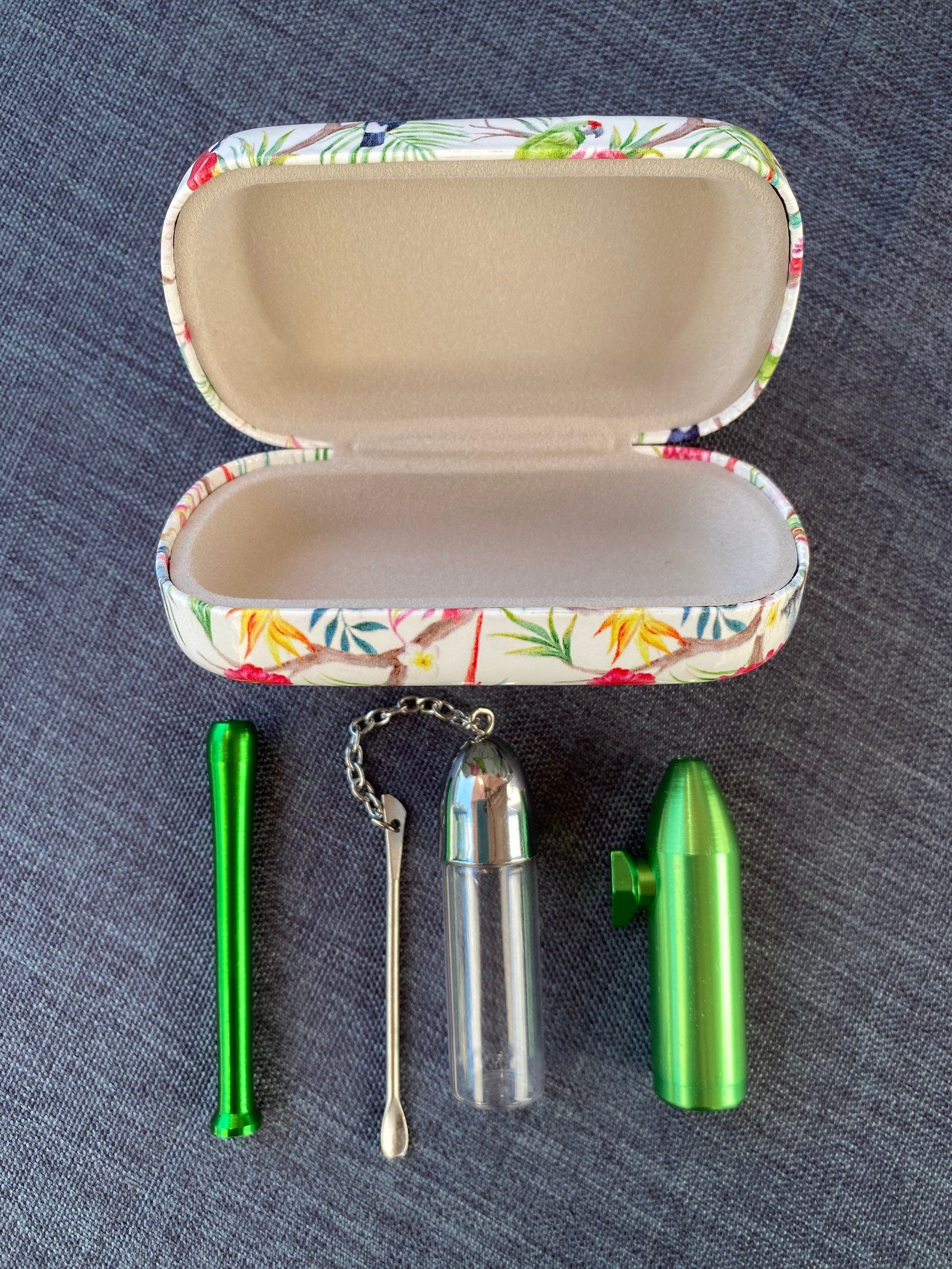 Set "Tropical Green/Silver" – Stijlvolle accessoires in een tropische hardcase