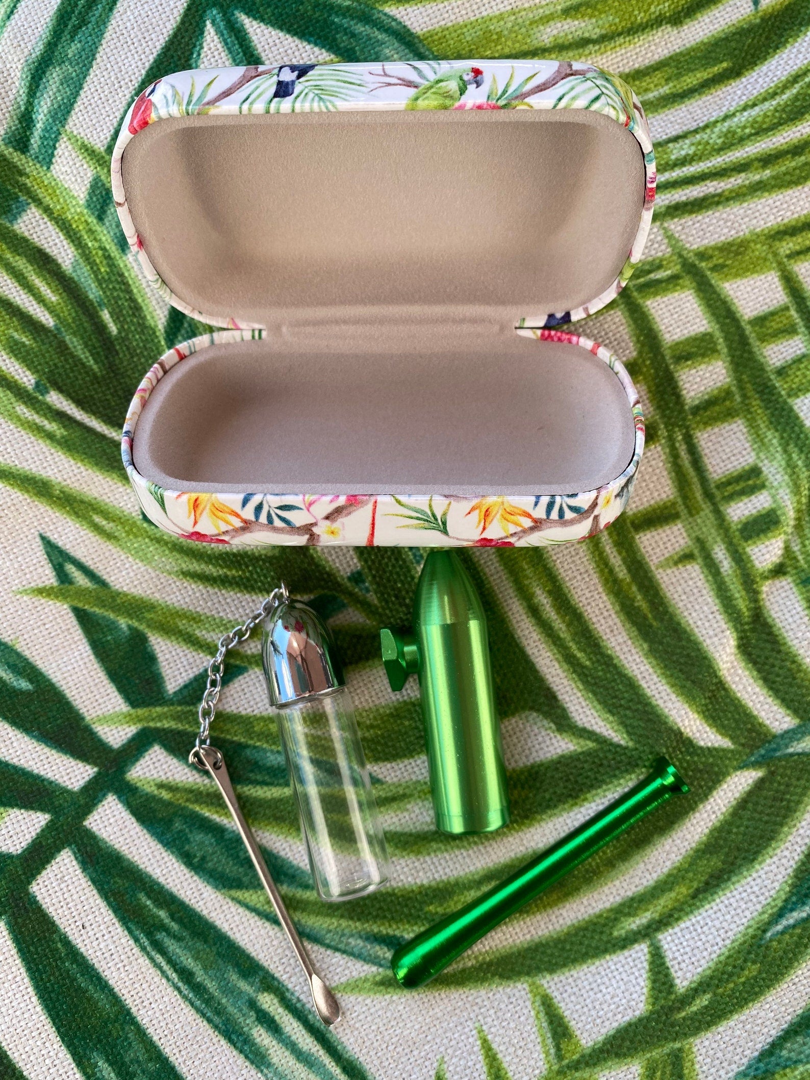 Set "Tropical Green/Silver" – Stijlvolle accessoires in een tropische hardcase