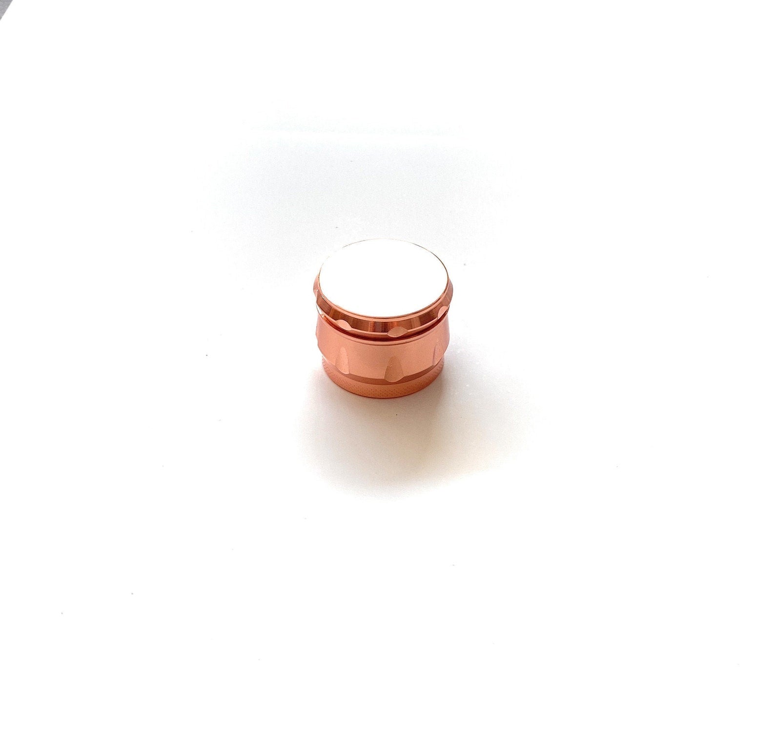 Molino de Oro Rosa 40mm – Diseño Elegante y Molienda Sin Esfuerzo