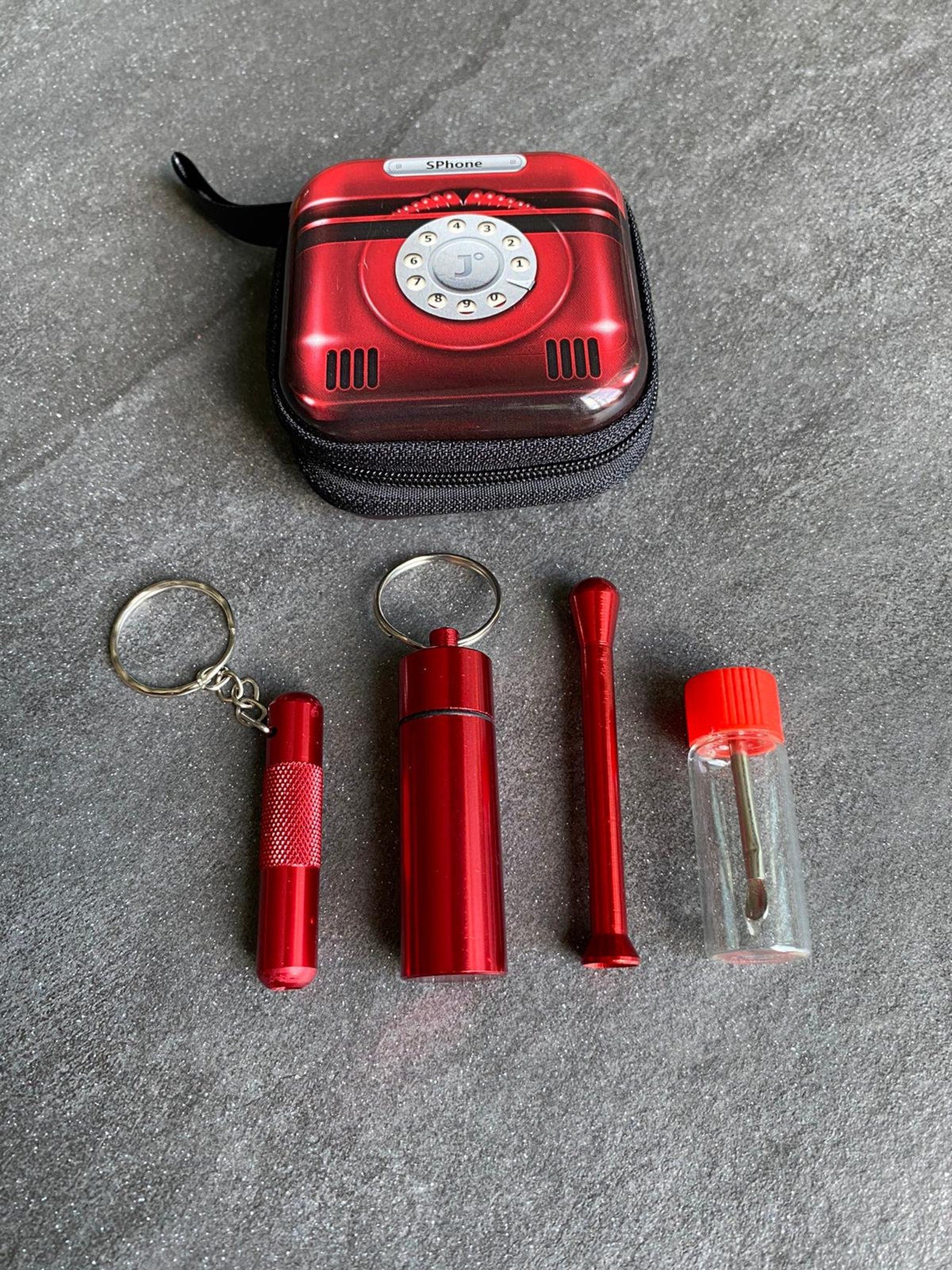 Set "Retro Telefon" – Stijlvolle accessoires in nostalgische harde case rood