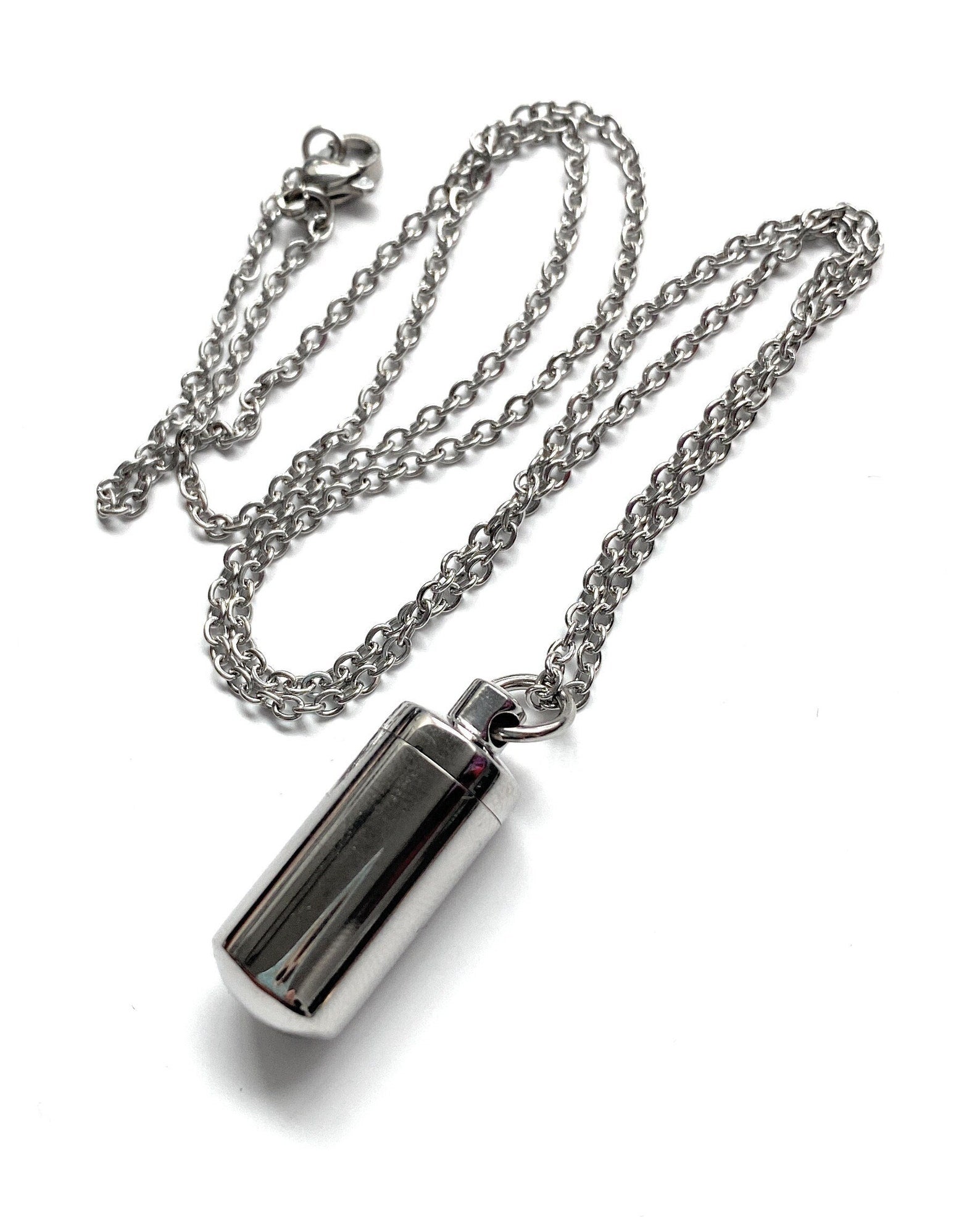 Necklace with refillable capsule – stainless steel & timeless