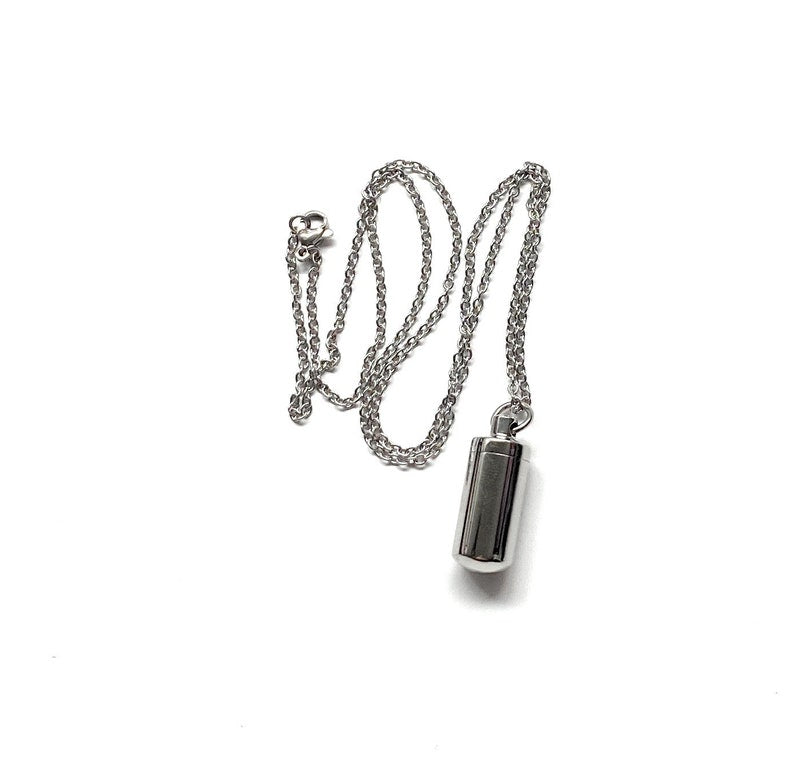 Necklace with refillable capsule – stainless steel & timeless