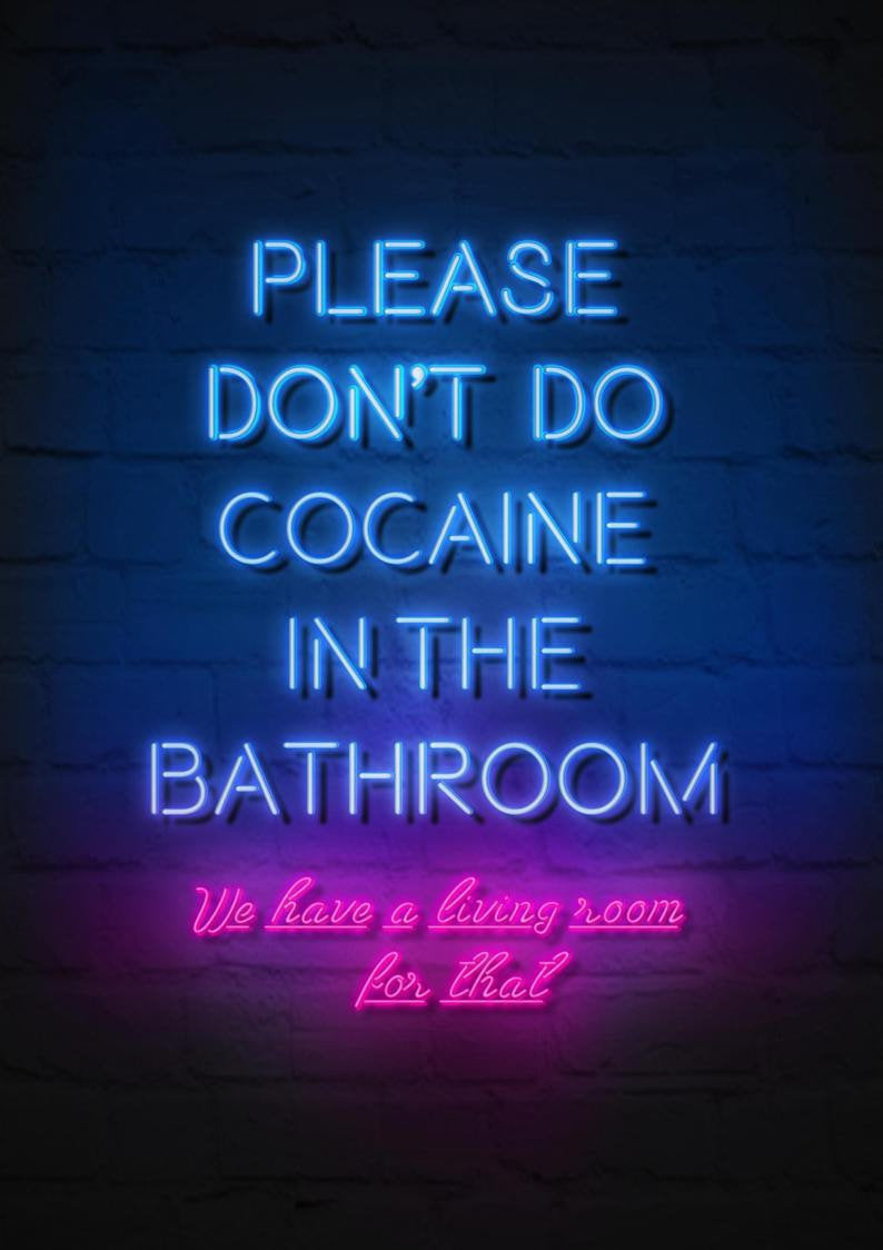 Produkte Poster/Plakat A3 „Please don‘t cocaine in the Bathroom - we have a Livingroom for that“ Fun Neon Pink/Blau inkl. Rahmen in schwarz